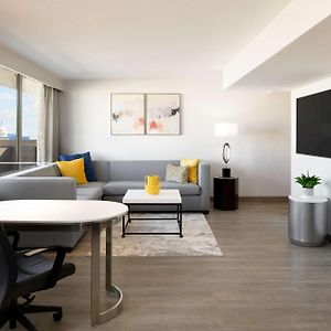 One-Bedroom Corner King Suite