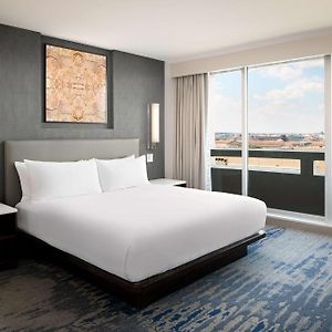 One-Bedroom Corner King Suite